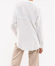 Cargar imagen en el visor de la galería, Nyla Oversized Shirt (White) PLUS SIZE
