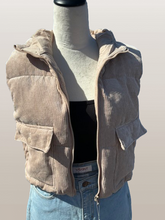 Cargar imagen en el visor de la galería, Corduroy Sleeveless Vest (KHAKI)
